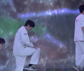 温馨一幕！Rookie达成LPL1000场成就 队员赛后端上蛋糕共同祝贺