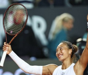 首胜萨巴伦卡，郑钦文：我终于能像对阵普通选手那样面对她了