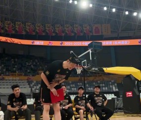 他值得！胡金秋在广厦球迷答谢会上发言 现场球迷高喊MVP