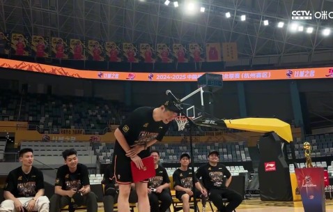 他值得！胡金秋在广厦球迷答谢会上发言 现场球迷高喊MVP