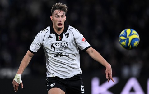 记者：那不勒斯有意F-埃斯波西托，准备报价2500万-3000万欧