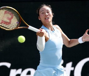 WTA查尔斯顿站：郑钦文2-1梅尔滕斯 进八强将战9号种子