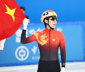 媒体人：中国冰雪归化非常成功，但足球归化花更多钱却连水花都没