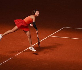 一轮游！WTA马德里站：郑钦文30次非受迫失误0-2波塔波娃