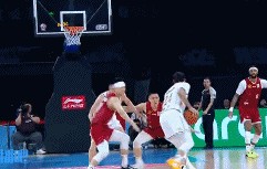 大杀四方！里勒弧顶强投三分 人倒地同时球压哨钻入网窝