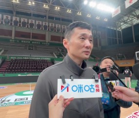 刘炜：新疆今晚10人出战 阿不都颈椎被撞&没法移动 齐麟继续缺阵