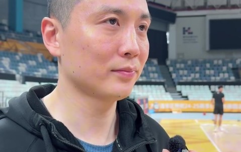 卢伟：晋级季后赛让大家背上想赢怕输的包袱 主场输浙江后开了会