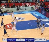 攻防压制！王睿泽压哨打板三分命中 青岛17-2领先&浙江前12投0中