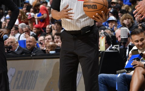 总决赛G3裁判组：主裁卡珀斯&副裁托尼兄弟 回放中心扎克-扎巴