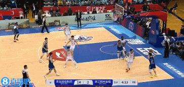 攻防压制！王睿泽压哨打板三分命中 青岛17-2领先&浙江前12投0中