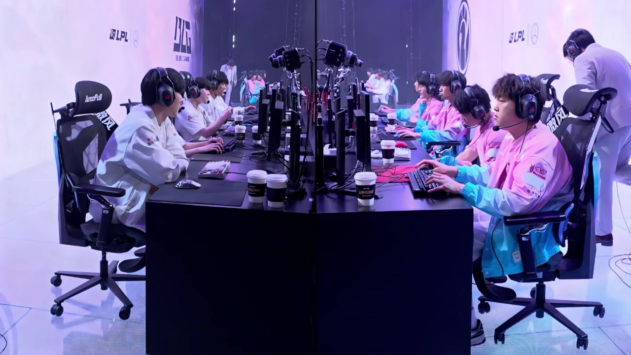 ON的Solo有这么强？！TheShy与ON展开EZ对决 ON两次单杀 BLG最终选择蓝色方