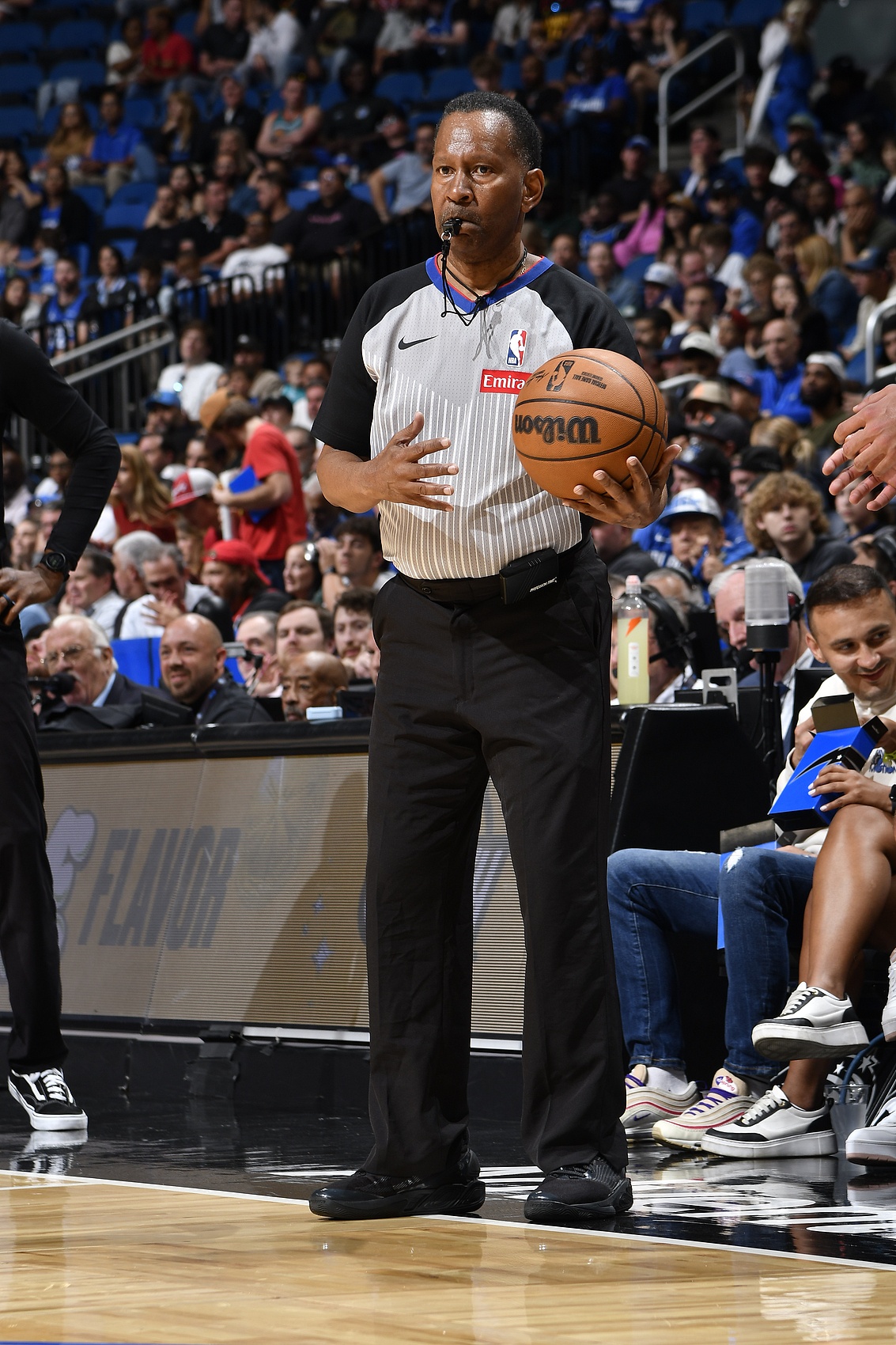 总决赛G3裁判组:主裁卡珀斯&副裁托尼兄弟 回放中心扎克-扎巴